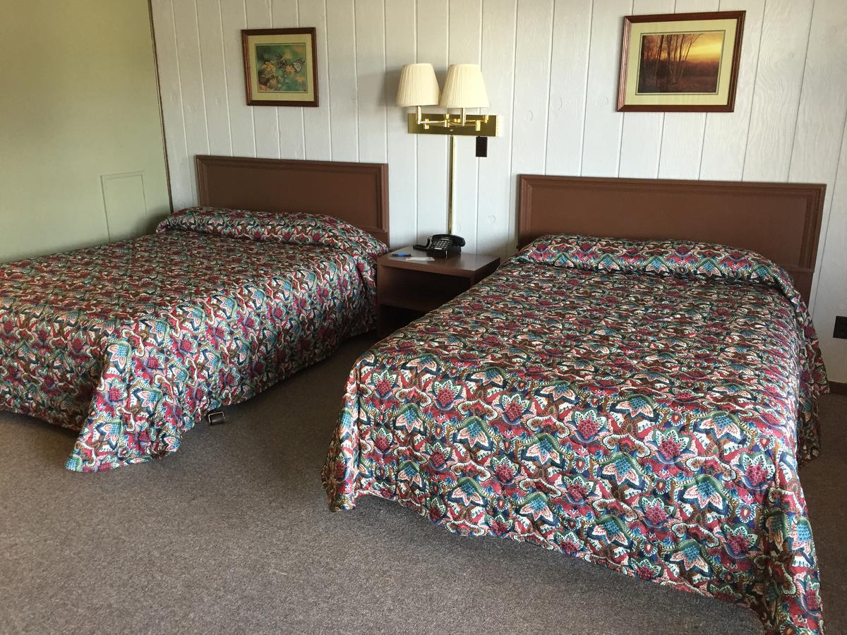 Colonial Hotel-Motel Buckhannon Buitenkant foto